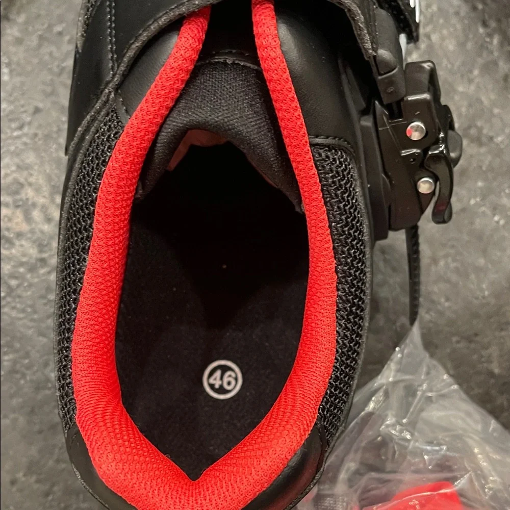 New Peloton Black and Red Cycling Shoes - Picture 5 of 6